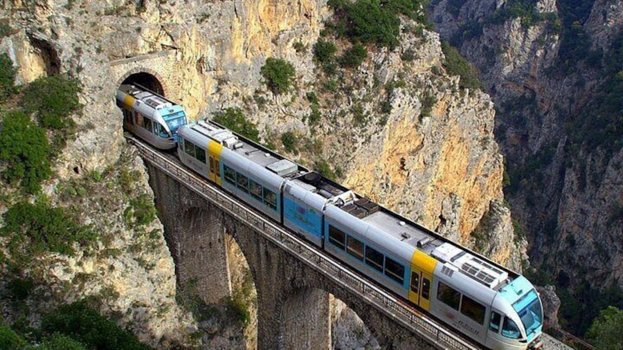 Single day rail trip from Thessaloniki to Meteora