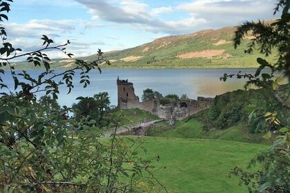 Urquhart Castle, Loch Ness Centre, Gin, Outlander sites