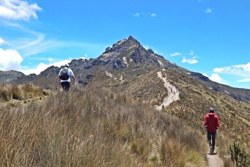 Private Hiking tour to Ruco Pichincha & Teleferico