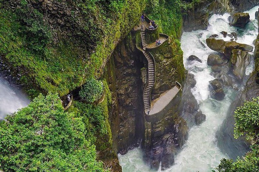 Pailon del Diablo waterfall