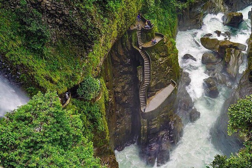 Pailon del Diablo waterfall