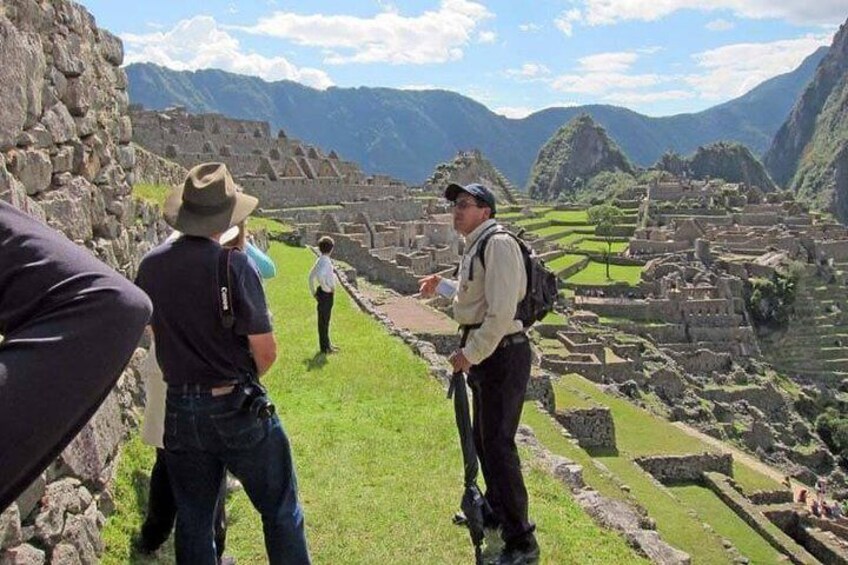 Machupicchu guide explaining the amazing history and best photo opportunities during tour