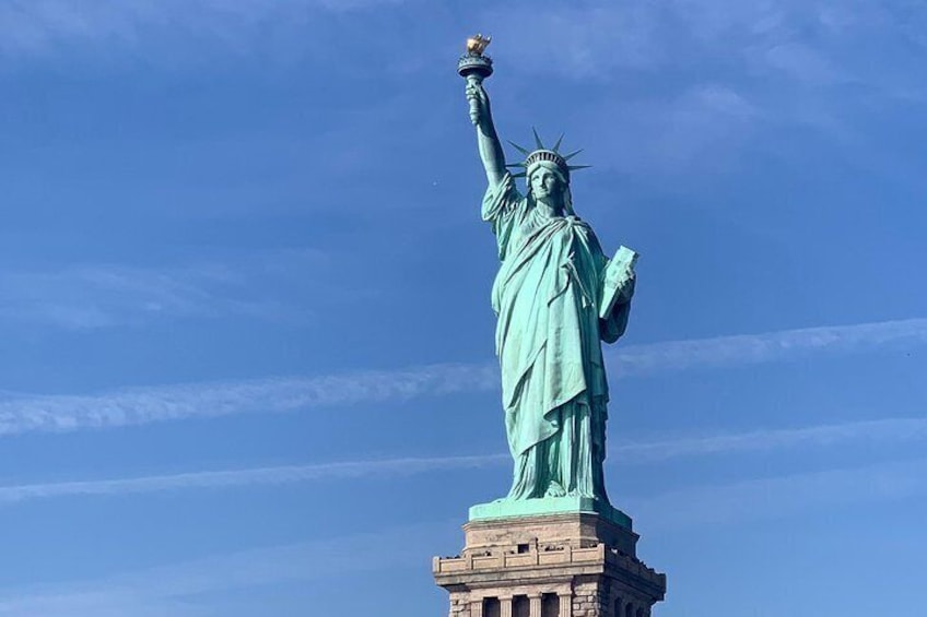 We stop right in front of the Statue of Liberty so you can take great photos!