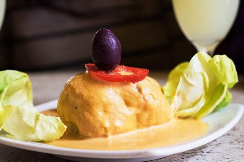 Flavors & Tradition: Walking City Tour with Food Tasting