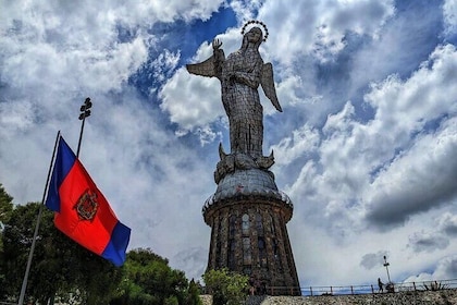 Quito City Tour: Old Town, Middle of the World, and Teleférico