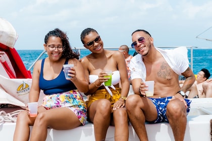 Makan Siang & Snorkeling Sail Aruba dengan Bar Terbuka
