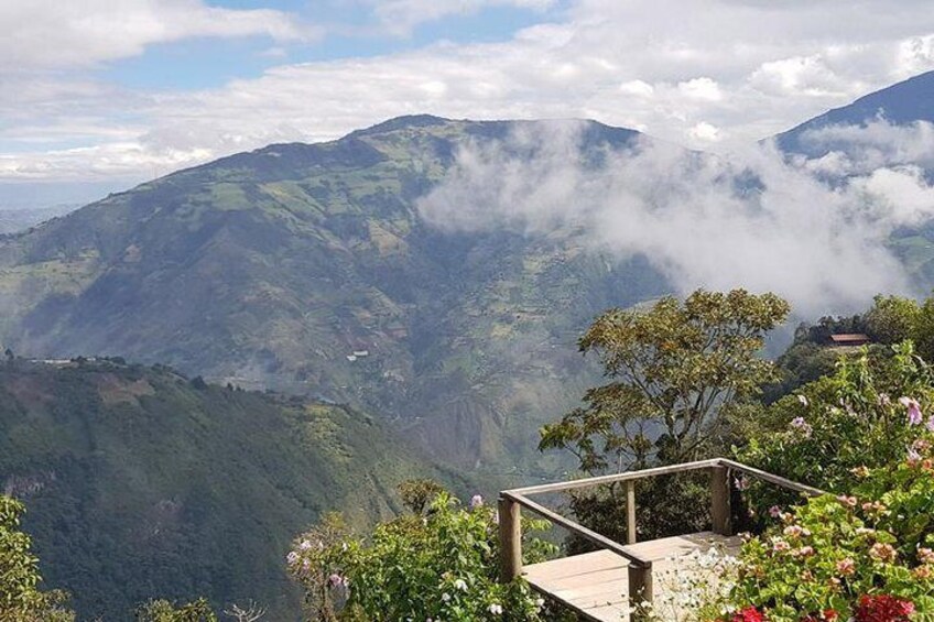 Montañas de los andes Baños de Agua Santa