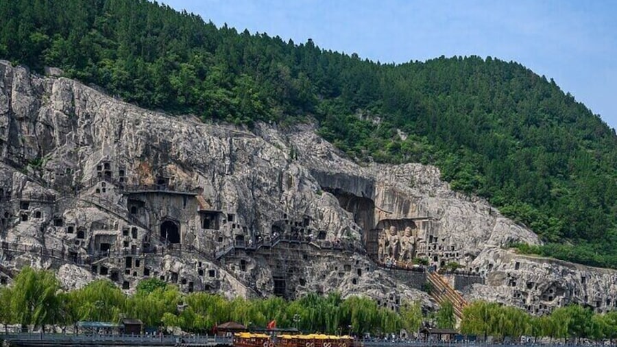 Xi'an Private Tour to Luoyang Longmen Grottoes & Shaolin Temple