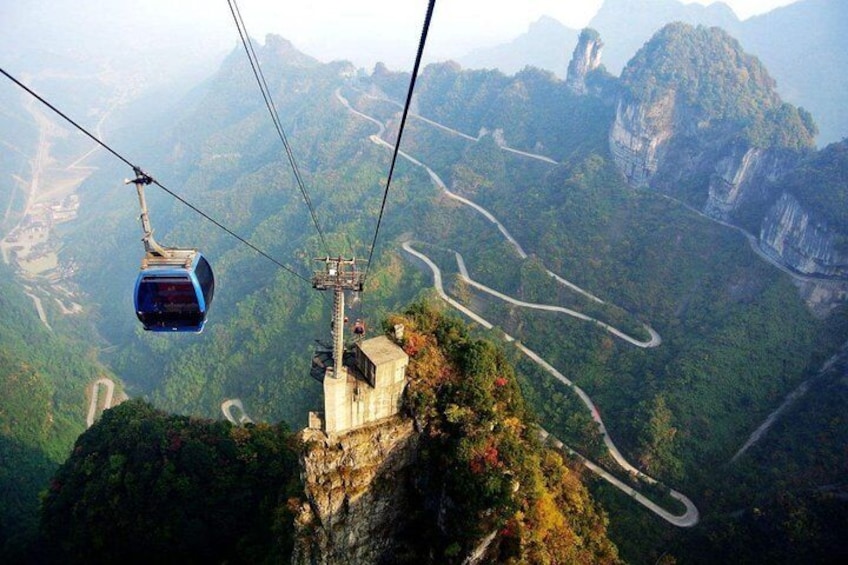 Cable car to Tianmen Mountain 