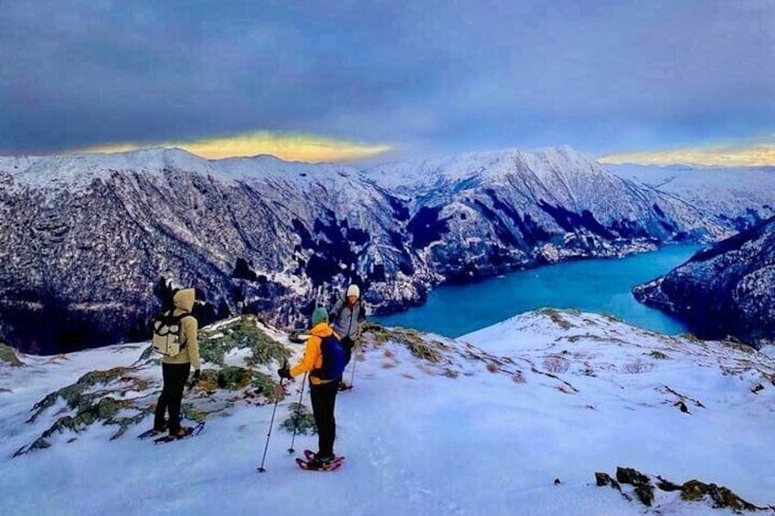 Snowshoe hiking Bergen - Norway Mountain Guides