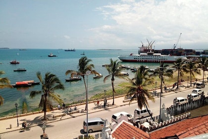 Dar es Salaam City Walking tour - Explore the Life of the Local People!