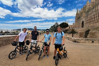 3 Hours Historical E-Bike Tour in Palma de Mallorca