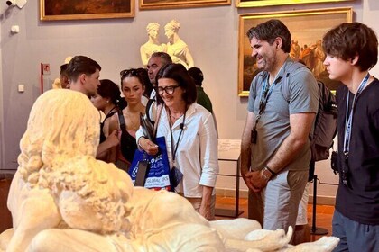Sin colas: recorrido a pie para grupos pequeños por los Uffizi y la Academi...