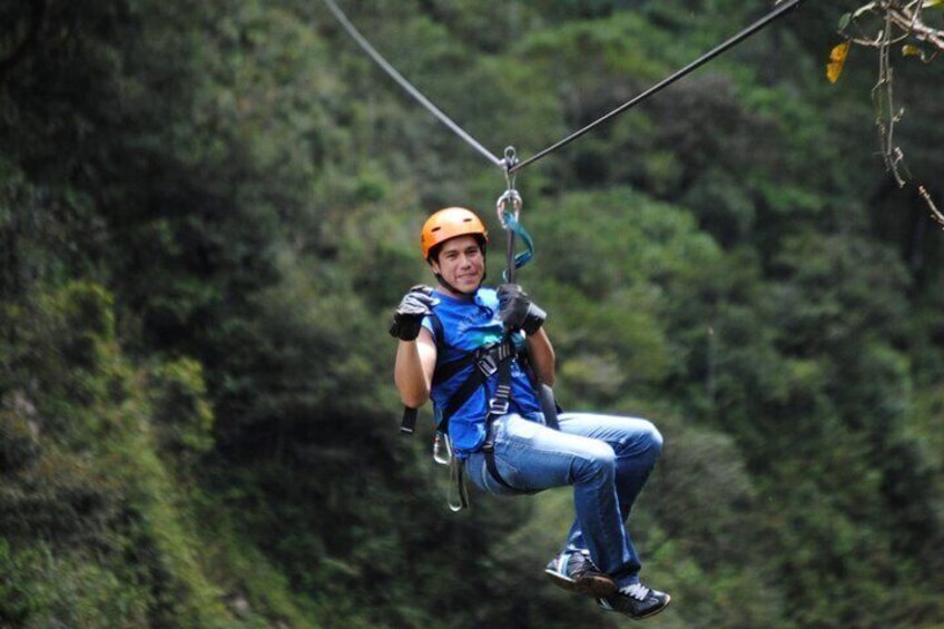 Canopy - Zipline - 2000m. Circuito de Aventura - en 6 líneas Ec.