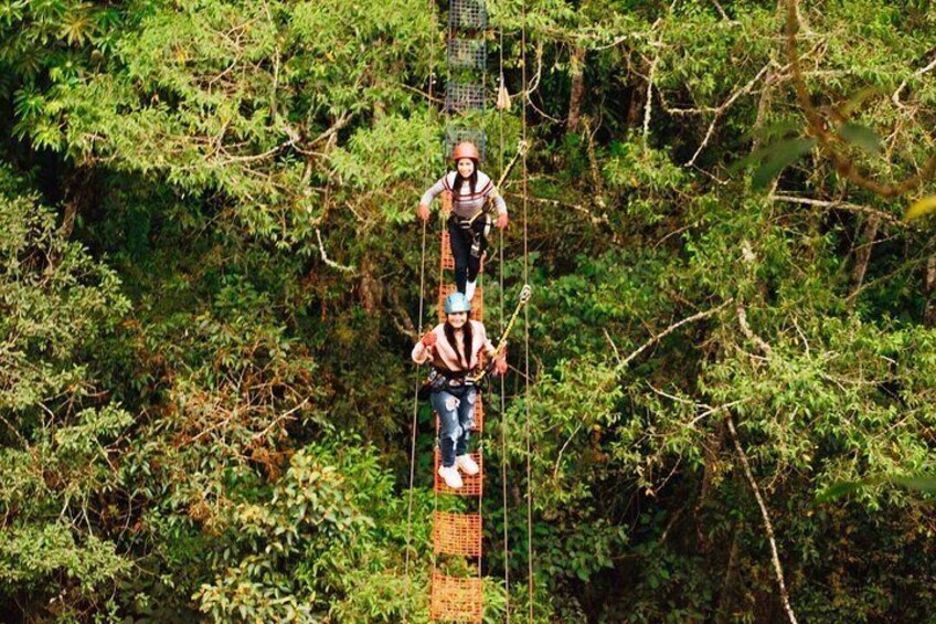 Canopy - Zipline - 2000m. Circuito de Aventura - en 6 líneas Ec.