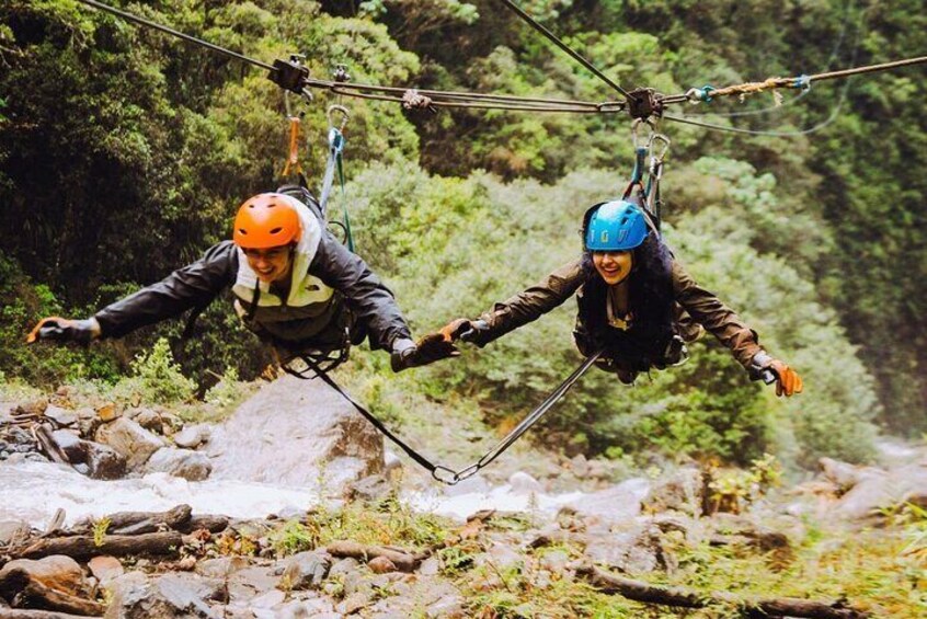 Canopy - Zipline - 2000m. Circuito de Aventura - en 6 líneas Ec.