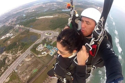 Skydiving - Parachuting - Skydiving