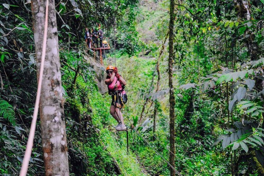 Canopy - ZipLine - 2000m. Adventure Circuit - in 6 Lines - Ec