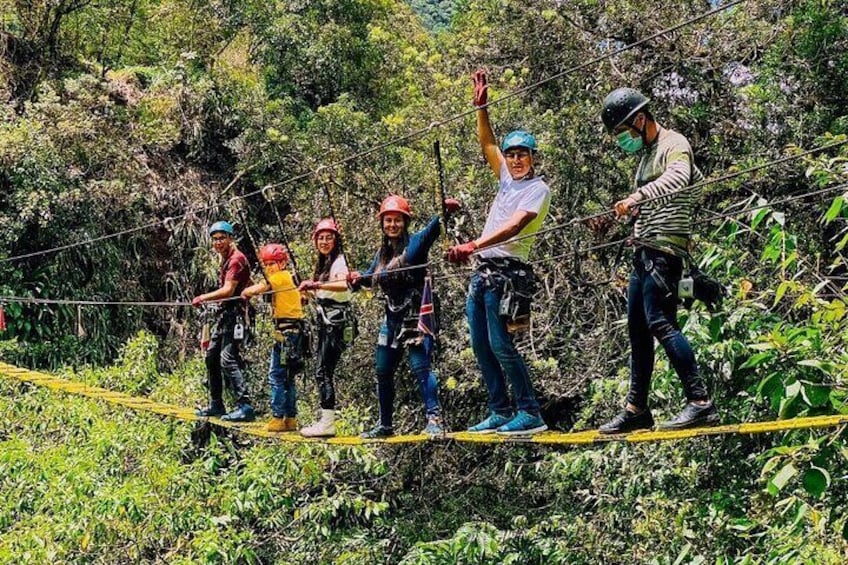 Canopy - ZipLine - 2000m. Adventure Circuit - in 6 Lines - Ec