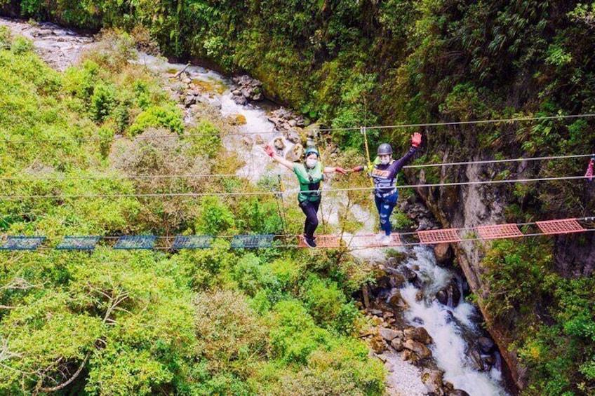 Canopy - ZipLine - 2000m. Adventure Circuit - in 6 Lines - Ec