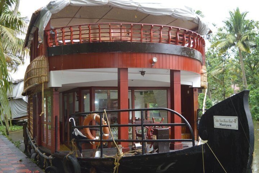 Houseboat-Single Bedroom Luxury Houseboat