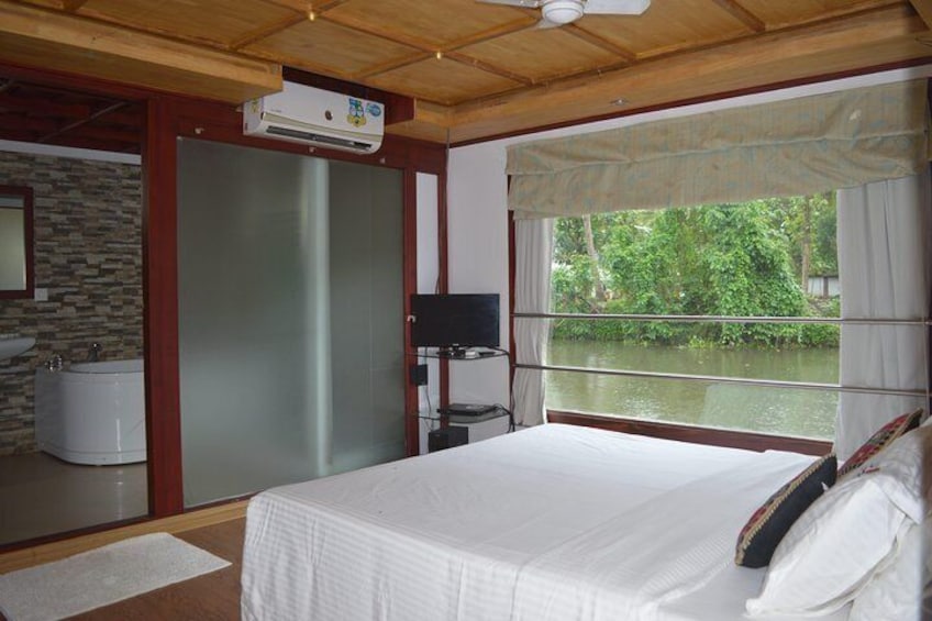Bedroom- Single Bedroom Luxury Houseboat