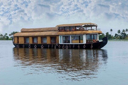 Private 3 Bedroom Luxury Houseboat Trip in Alleppy Backwaters