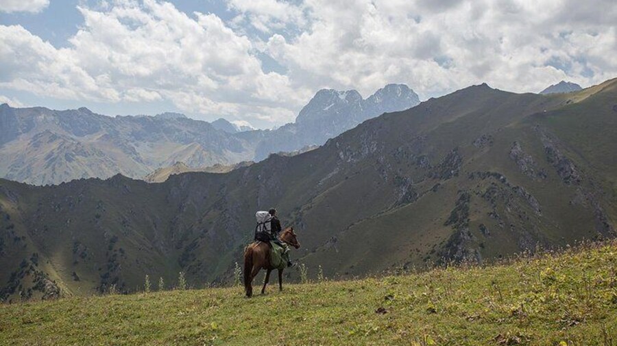 Sitting high up in the horse is the best way to explore Alay Mountains