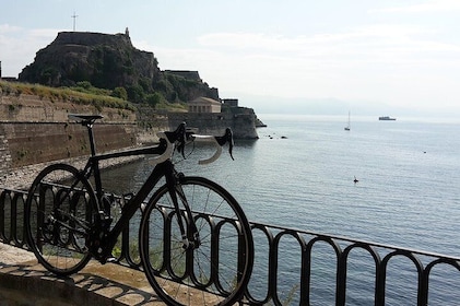 Se Korfu by som en lokal! Til fods eller på cykel
