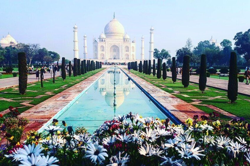 Day view of taj Mahal 