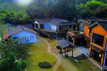 4 Days Zhangjiajie Experience Tour(Luxurious Mountain&Lake View Hotel)
