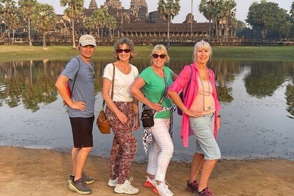 From Phnom Penh: Angkor Wat Day Trip with Lunch