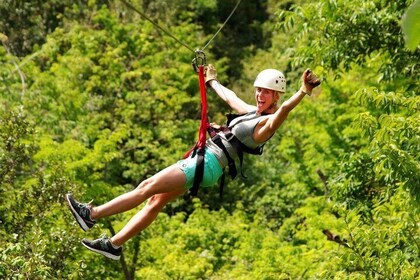 Zipline-Abenteuer im Regenwald