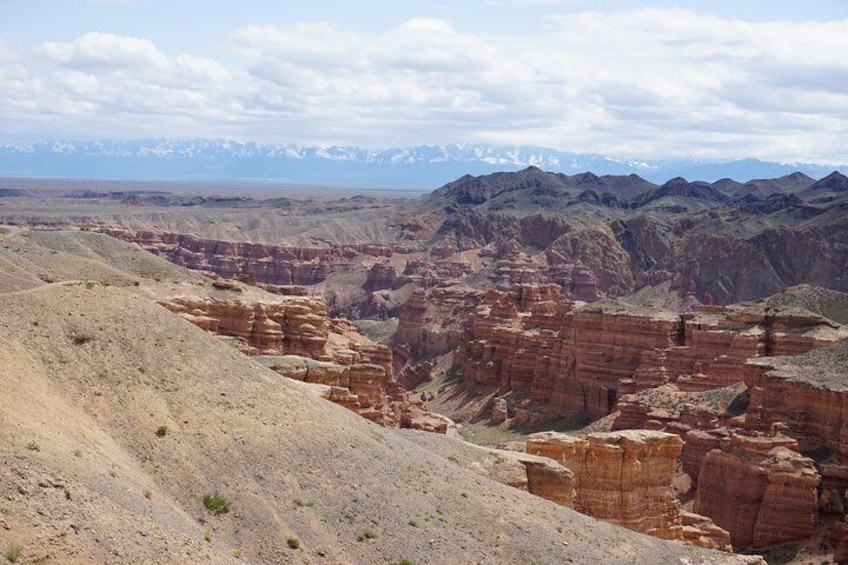 Adventure tour to the Charyn Canyon ! Private 10 hours tour with a local guide. 
