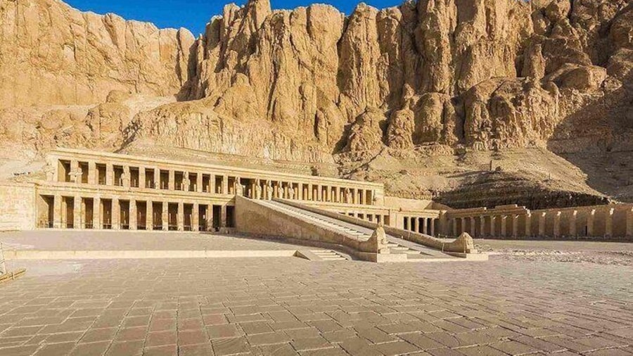 From Hurghada: Day Trip to Valley of the Kings in Luxor