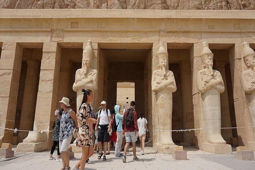 From Hurghada: Day Trip to Valley of the Kings in Luxor