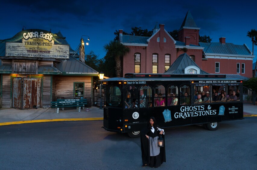 St. Augustine Haunted Tour : Ghosts & Gravestones