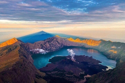 3D/2N Rinjani trekking summit,lake and hot springs.