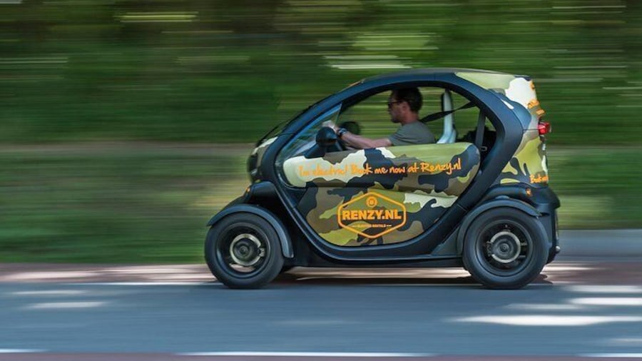 Ride the cool Twizy along the historic highlights of South Holland!