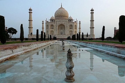 Day Trip to Taj Mahal and Agra from Hyderabad with both side Commercial Fli...