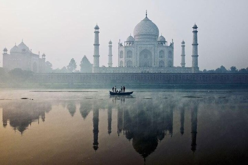 Private 2-Day Tour to Taj Mahal, Agra from Kolkata with Commercial Return Flight