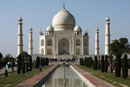 2-Day Tour to The Taj Mahal, Agra from Kolkata with Both Side Commercial Fl...