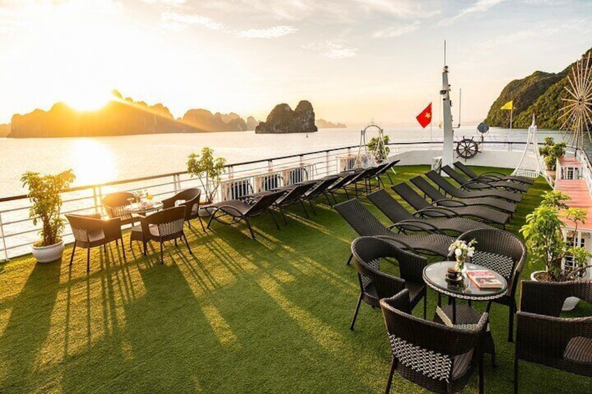 Halong bay luxury cruise day trip - Sundeck