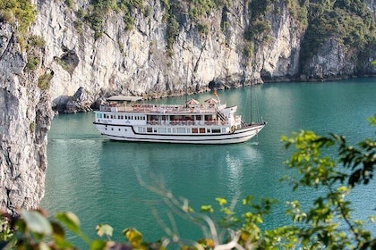 Bai Tu Long Bay Boutique Cruise: Visit Bai Tu Long bay & Overnight boat in ...