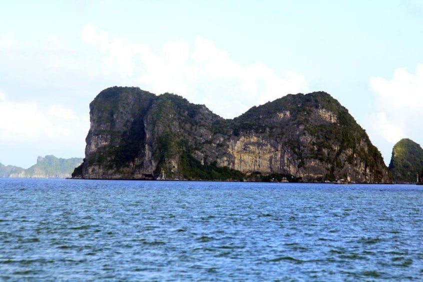 Halong bay & Lan Ha bay 3 days on boutique sleeping boat: Visit pristine places