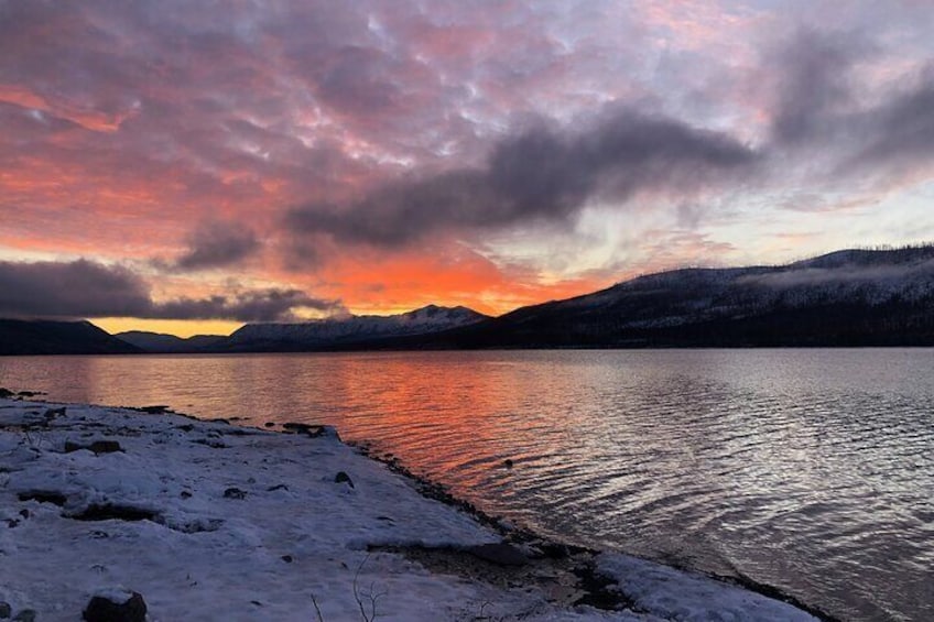 Combo: Scenic Drive & 2hr Snowshoeing Tour in Glacier National Park