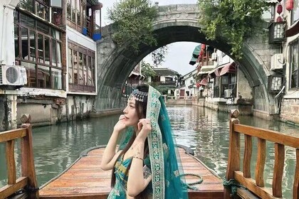 Zhujiajiao Ancient Town & Night Luxury Cruise in Shanghai