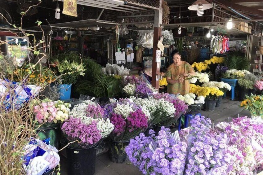 Experiences Alms Giving with Flower Market in Bangkok