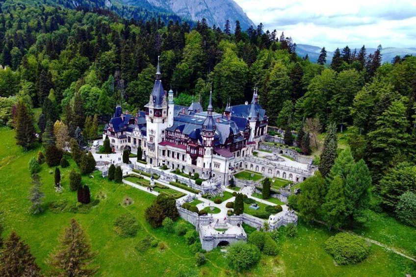 The Pearl of the Carpathians(Peles castle)