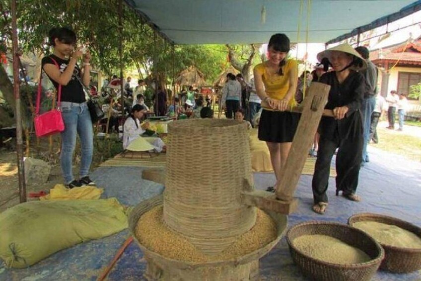 Agricultural activities at Thanh Toan covered bridge- Culture Pham Travel